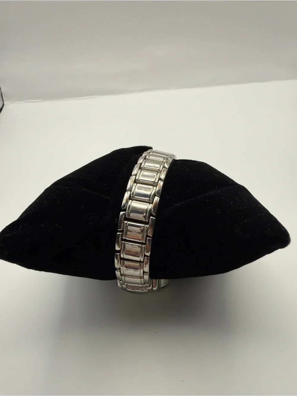 Kim Rogers - Silver‑Tone Watch - Faceted Bezel - New Battery